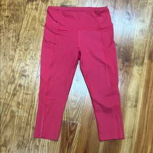 Lululemon Size 6 performance Pink Leggings 21” with pockets